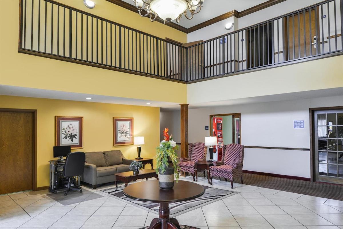 Americas Best Value Inn Wiggins Bagian luar foto