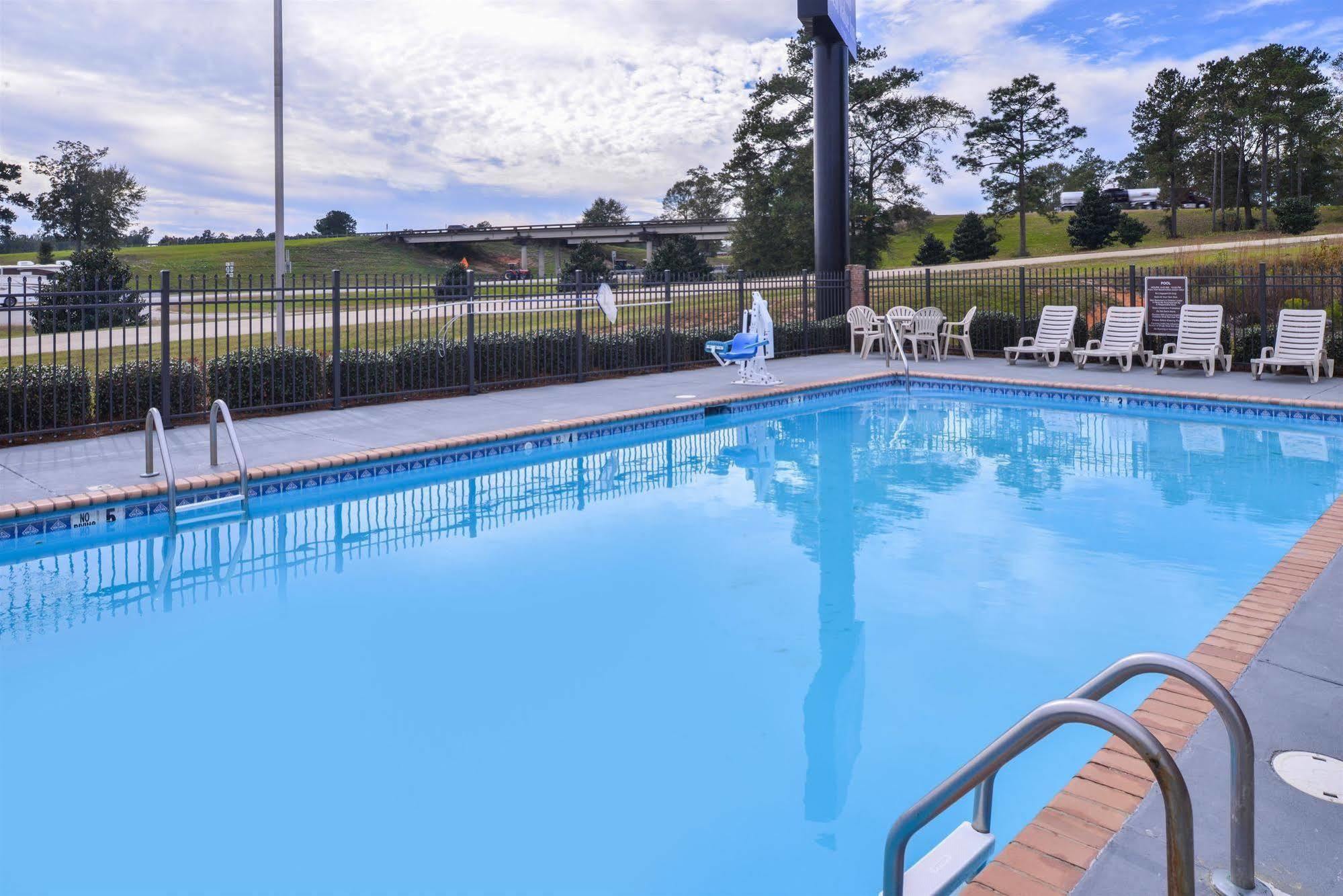 Americas Best Value Inn Wiggins Bagian luar foto