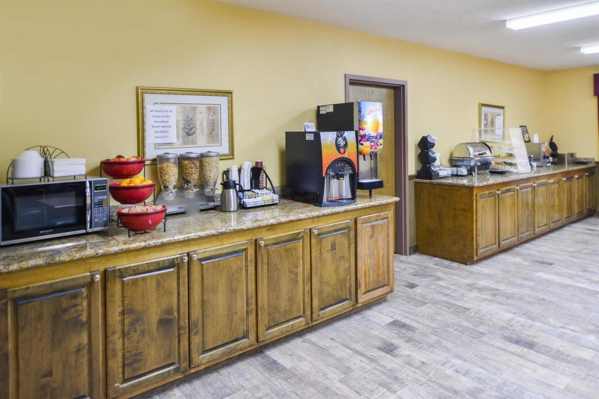 Americas Best Value Inn Wiggins Bagian luar foto