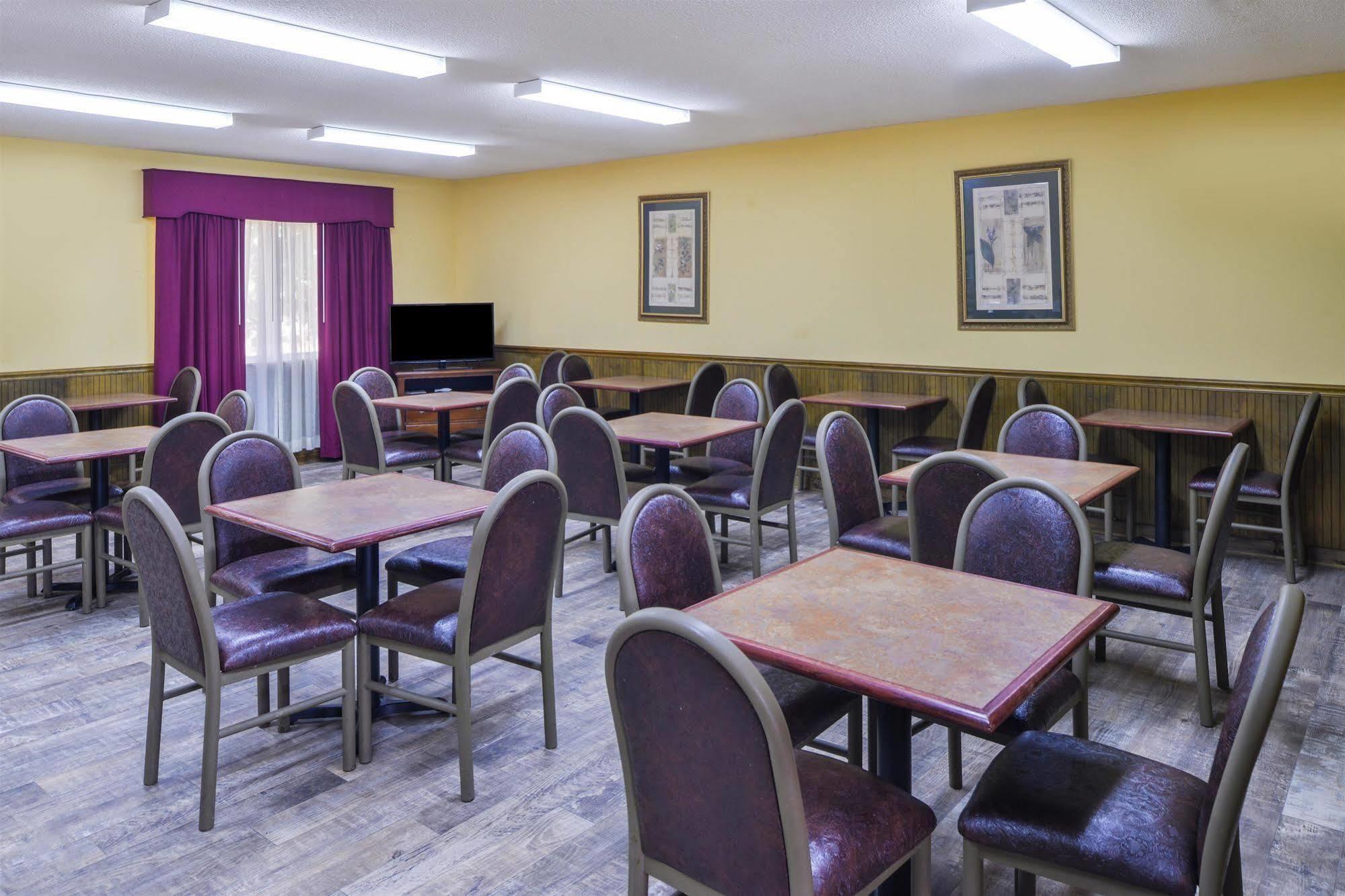 Americas Best Value Inn Wiggins Bagian luar foto